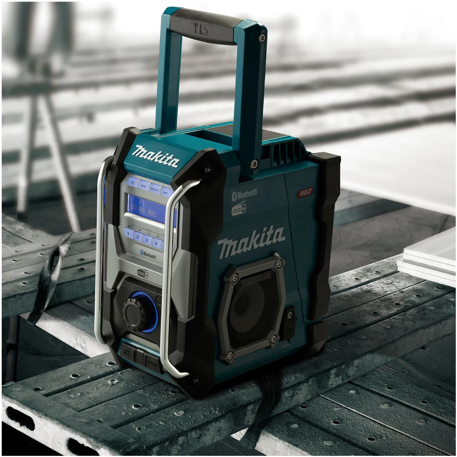 Radio Cantiere a Batteria MAKITA Bluetooth AUX e USB Frequenze AM FM e DAB+ Ricarica Batterie e Smartphone MR004G